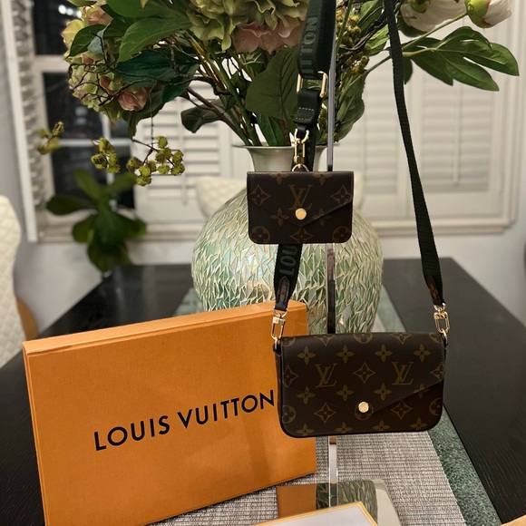 💎AUTHENTIC 💎 pre-loved LV Felicie Strap & Go Monogram Khaki Green/Ebony - Picture 3 of 7